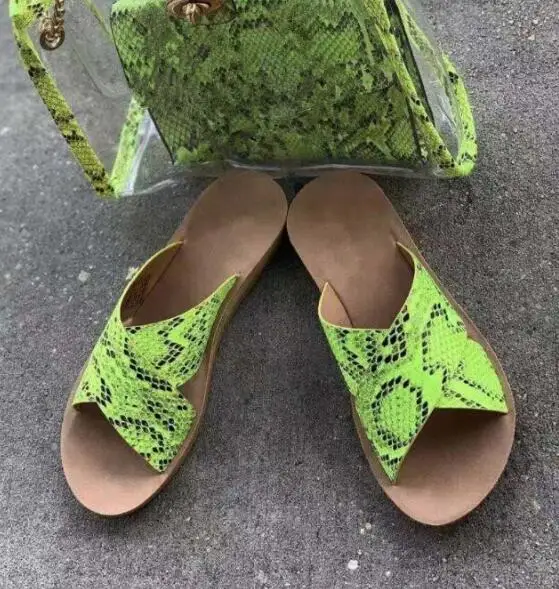 Free send 2019 new fashion women fashion wild beach shoes sandals snake pattern cross flat slippers women's flip flop
Free send 2019 new fashion women fashion wild beach shoes sandals snake pattern cross flat slippers women's flip flop