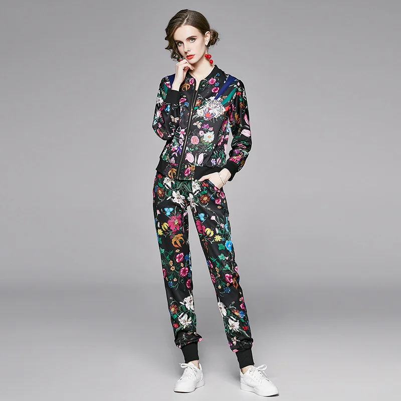 New Spring Fall Runway 2 Piece Womens Sets Vintage Letters Print Collar Long Sleeve Zippered Top Jacket Coat Pant Suits Outfits
New Spring Fall Runway 2 Piece Womens Sets Vintage Letters Print Collar Long Sleeve Zippered Top Jacket Coat Pant Suits Outfits