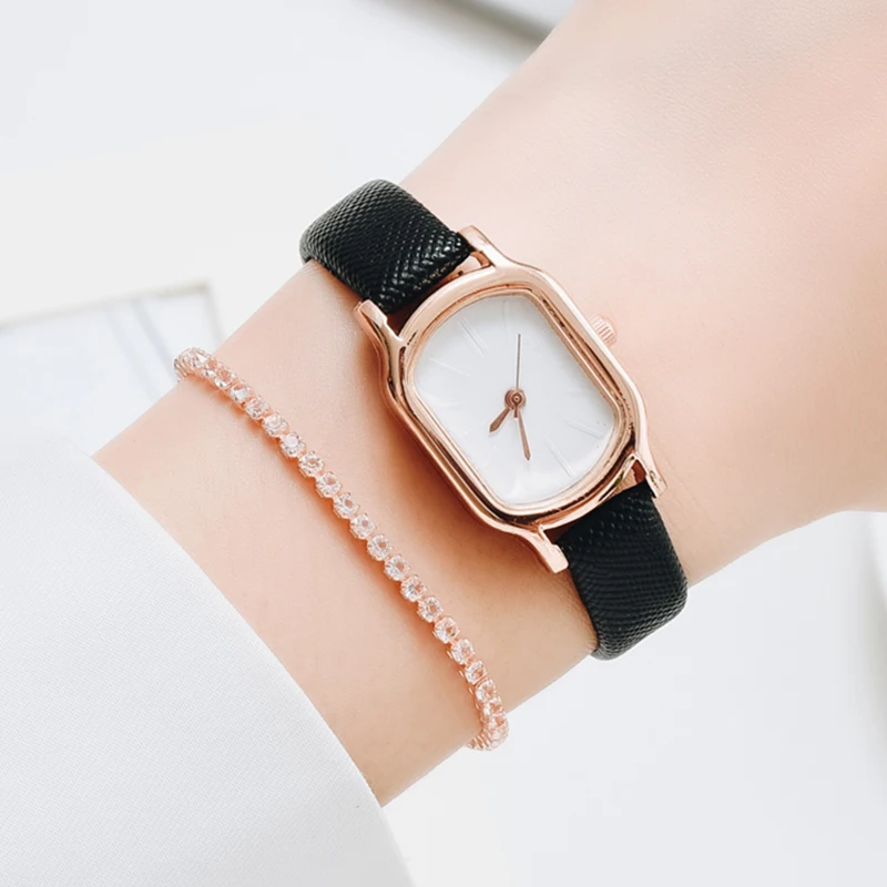 Women's Fashion Black Small Watches Vintage Leather Ladies Wrist Watches Simple Oval Dial Dress Retro Female Quartz Wristwatches
Women's Fashion Black Small Watches Vintage Leather Ladies Wrist Watches Simple Oval Dial Dress Retro Female Quartz Wristwatches