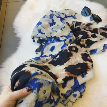 2020 spring and autumn women Cotton and linen seaside Luxury silk scarves sunscreen quality cotton shawl Fashion new print scarf 
2020 spring and autumn women Cotton and linen seaside Luxury silk scarves sunscreen quality cotton shawl Fashion new print scarf
