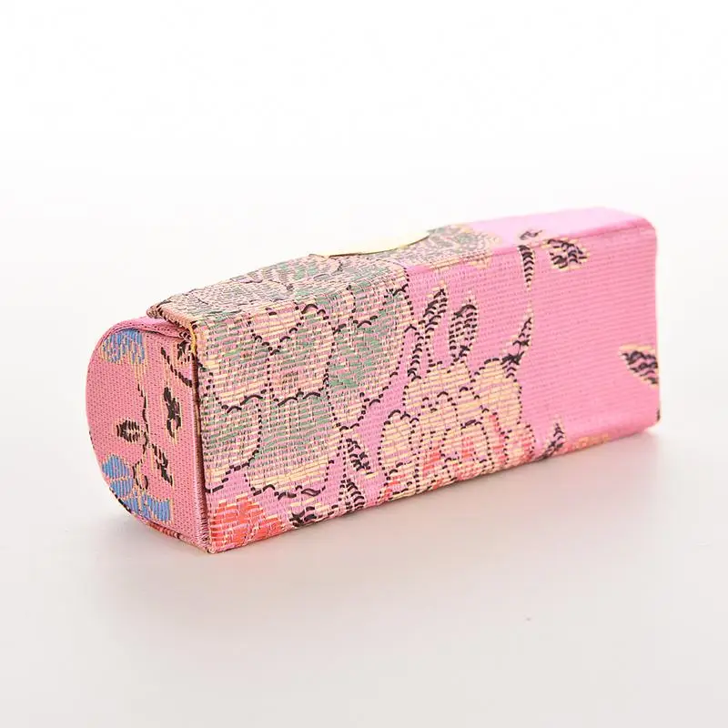 1 Pc Coin Lipstick Holder Embroidered Flower Design Color Lipstick Case Box With Mirror Hasp Cosmetic Bags Randomly Send
1 Pc Coin Lipstick Holder Embroidered Flower Design Color Lipstick Case Box With Mirror Hasp Cosmetic Bags Randomly Send