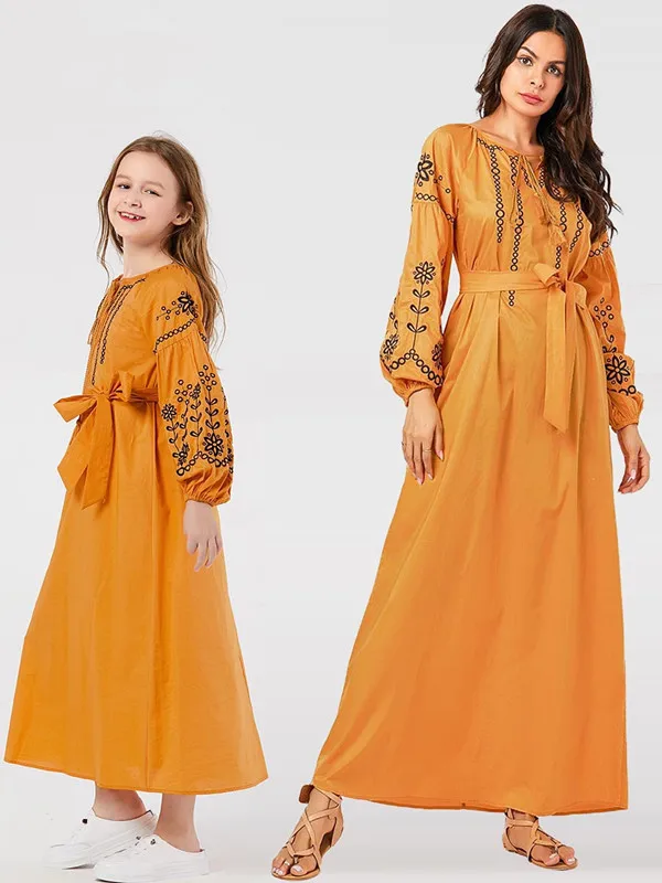 A new 2019 fashion for girls with children is a casual Muslim dress with long sleeves and a bold yellow embroidered belt
A new 2019 fashion for girls with children is a casual Muslim dress with long sleeves and a bold yellow embroidered belt