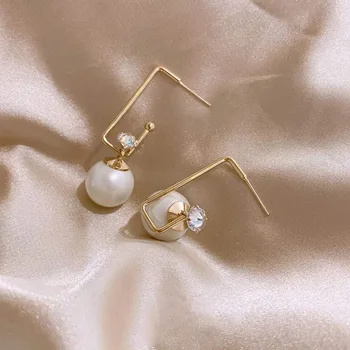 Korean Geometric Zircon Pearl Drop Earrings For Women 2020 New Jewelry Fashion Brincos Wholesale 
Korean Geometric Zircon Pearl Drop Earrings For Women 2020 New Jewelry Fashion Brincos Wholesale