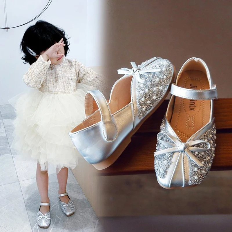 Middle Small Children's Princess Shoes Spring Autumn New Bow All-match Shoes Girl Wedding Flats Glitter Sequined Pearl Shoes
Middle Small Children's Princess Shoes Spring Autumn New Bow All-match Shoes Girl Wedding Flats Glitter Sequined Pearl Shoes