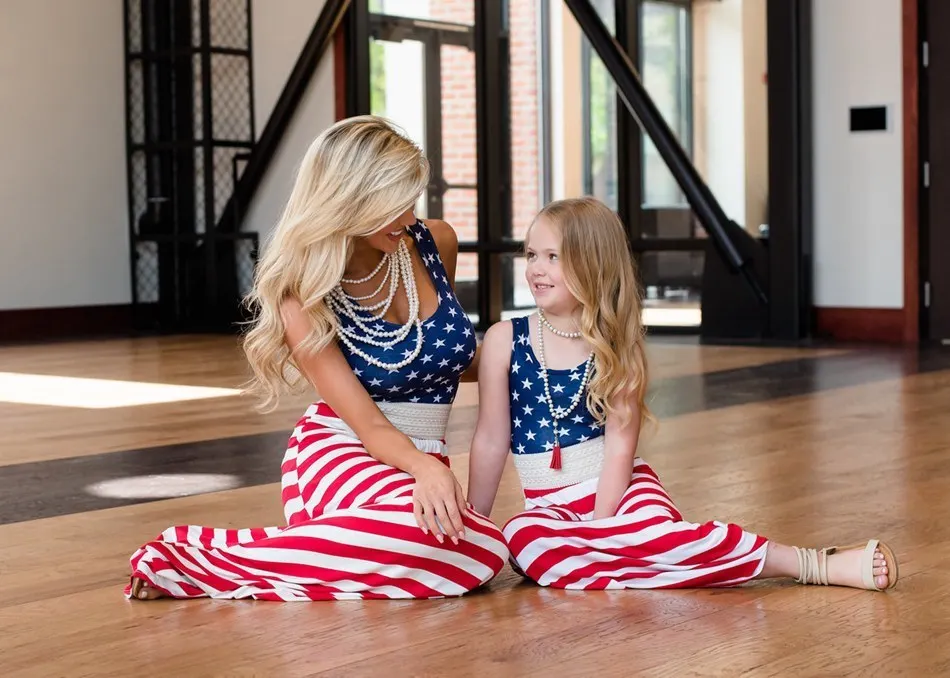 Mother and Daughter Clothes Flag 01 (2)