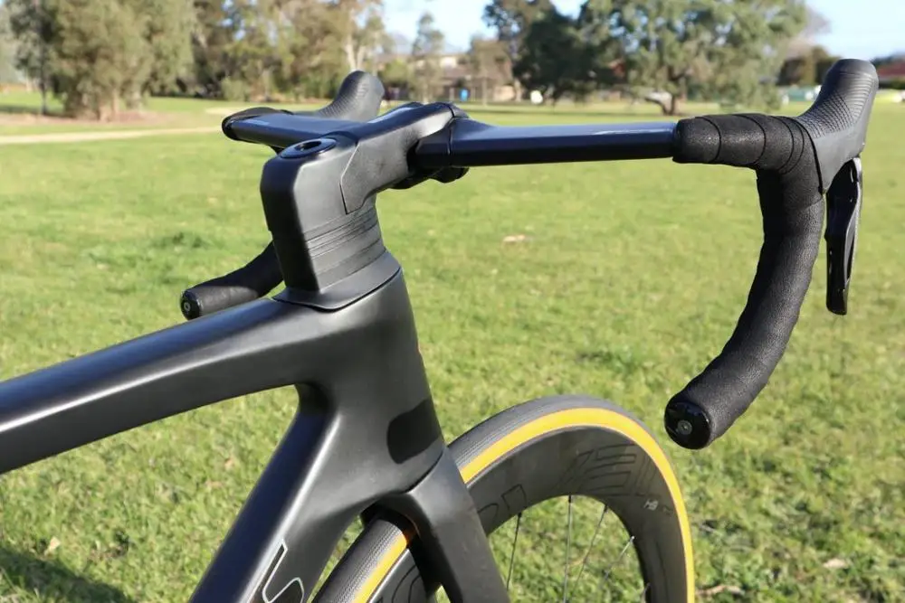 New 1:1 Model Road Bike Carbon Frame 700C UD Disc Brake Thru AXle 100*12mm 142*12mm Road Bicycle Racing Frameset
New 1:1 Model Road Bike Carbon Frame 700C UD Disc Brake Thru AXle 100*12mm 142*12mm Road Bicycle Racing Frameset