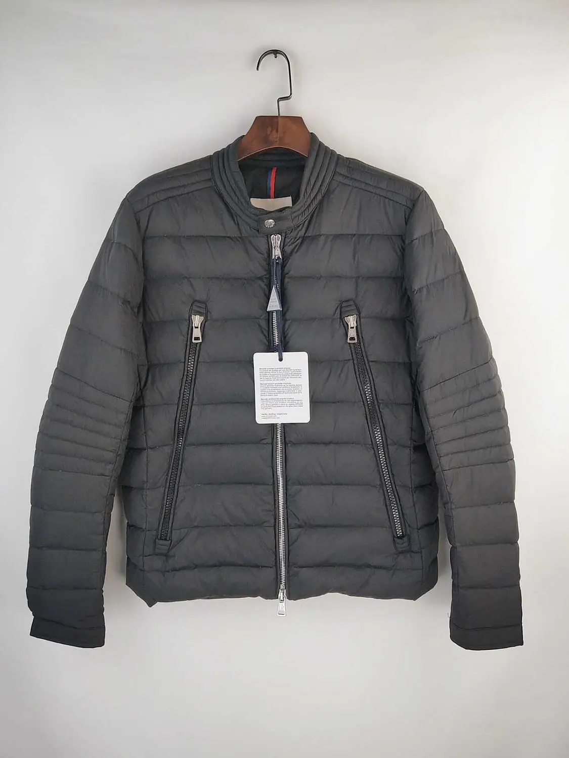 Men Winter Slim Fit Down Coat
Men Winter Slim Fit Down Coat