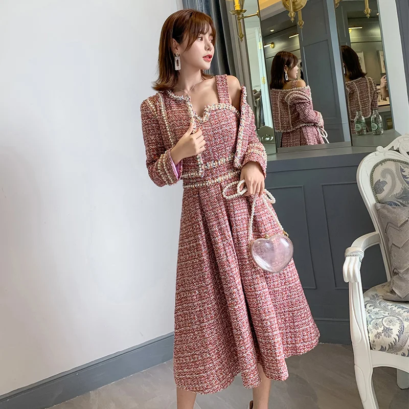 2019 New Runway Autumn High Quality Women 2 Piece Set Tweed Short Jacket Coat+Beading Vest Dress Elegant Fashion Party Dresses
2019 New Runway Autumn High Quality Women 2 Piece Set Tweed Short Jacket Coat+Beading Vest Dress Elegant Fashion Party Dresses