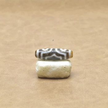 Tibetan FengShui 3 eyes DZI 13*42.5mm black/white weathering agate beads men&women jewelry necklace pendant amulet Free Shipping
Tibetan FengShui 3 eyes DZI 13*42.5mm black/white weathering agate beads men&women jewelry necklace pendant amulet Free Shipping