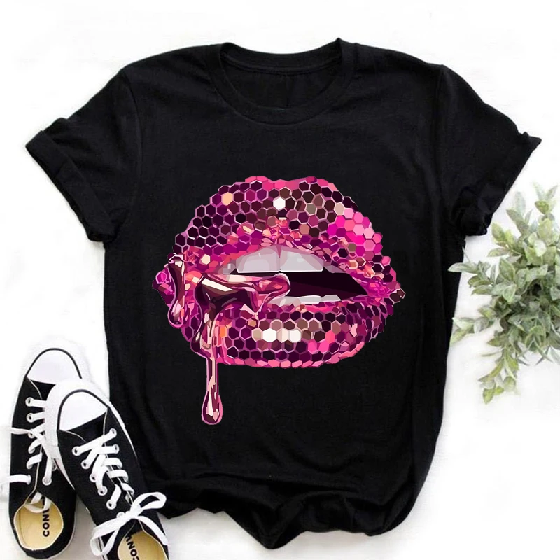 

2024 Hot Sale Black T Shirt Women Pink Glitter Lips Graphic Print Tshirt Femme Luxurious Makeup Sexy T-Shirt Haut Femme