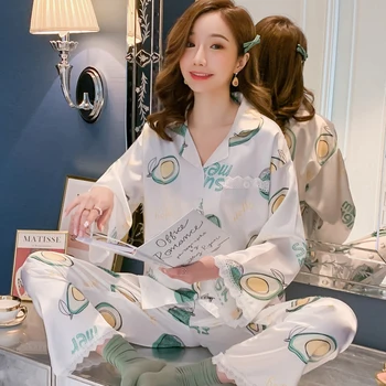 Ladies autumn and winter pajamas set cartoon printing long-sleeved cartoon printing lapel pajamas + pajamas home service
Ladies autumn and winter pajamas set cartoon printing long-sleeved cartoon printing lapel pajamas + pajamas home service