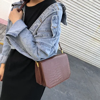 Retro Design Alligator Crossbody Bag for Women 2020 Spring Croco Embossed Shoulder Bag Female Messenger Bags Ladies Small Purses 
Retro Design Alligator Crossbody Bag for Women 2020 Spring Croco Embossed Shoulder Bag Female Messenger Bags Ladies Small Purses