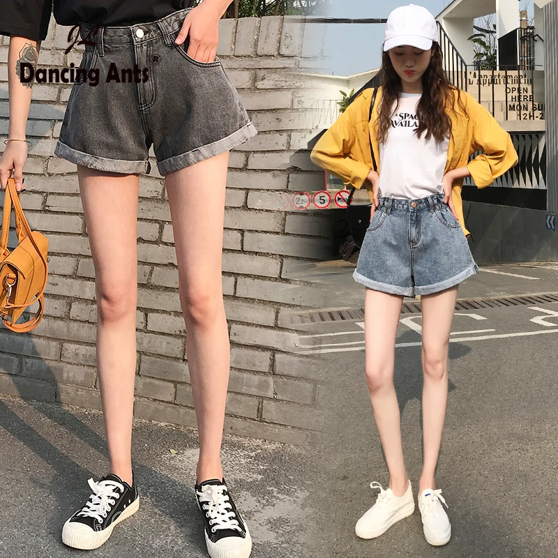 Women Shorts High Waist Wide-leg Loose Jeans Shorts 2020 Summer Korean Style Solid Elastic Waist Zipper Fly Casual Denim Shorts
Women Shorts High Waist Wide-leg Loose Jeans Shorts 2020 Summer Korean Style Solid Elastic Waist Zipper Fly Casual Denim Shorts