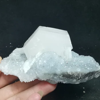 267.5g100% natural calcite block mineral crystal specimen stone and CRYSTAL HEALING CRYSTAL QUARTZ GEM
267.5g100% natural calcite block mineral crystal specimen stone and CRYSTAL HEALING CRYSTAL QUARTZ GEM