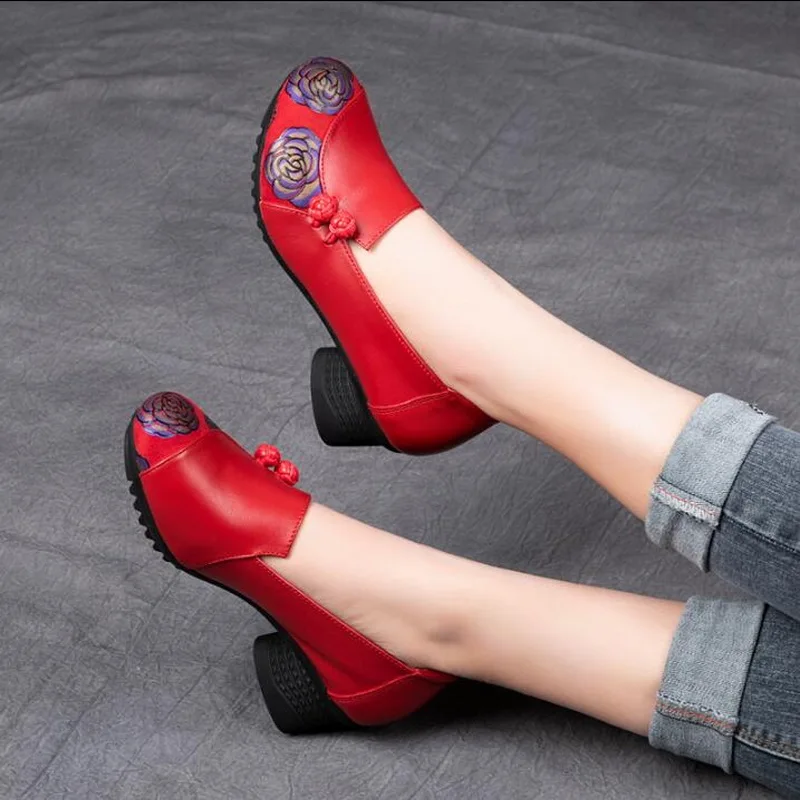 2021 New Spring Casual Thick Heeled Shoes Comfortable Genuine Leather Pumps Thick Med Heels Lady Office Work Embroider Shoes 
2021 New Spring Casual Thick Heeled Shoes Comfortable Genuine Leather Pumps Thick Med Heels Lady Office Work Embroider Shoes