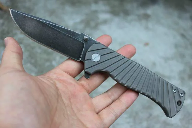 original knife works 100% brand Germany D2 bearing flipper Japan imported titanium alloy TC4 handle open tactical folding knife
original knife works 100% brand Germany D2 bearing flipper Japan imported titanium alloy TC4 handle open tactical folding knife