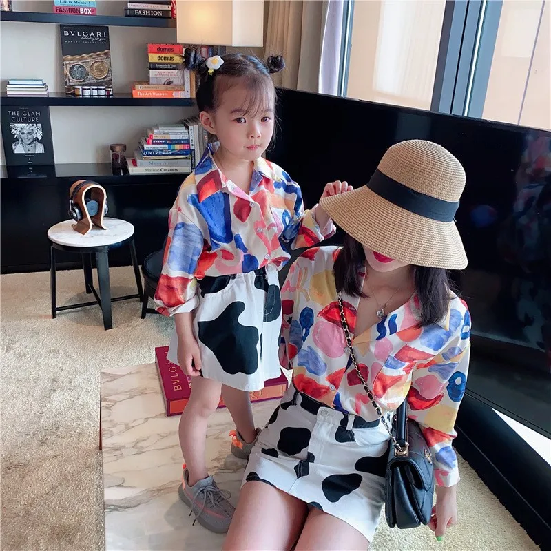 2020 spring and summer parent-child shirt design sense net red middle and small children boys and girls loose retro oil painting
2020 spring and summer parent-child shirt design sense net red middle and small children boys and girls loose retro oil painting