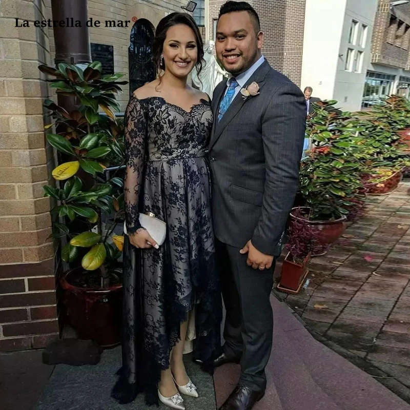 African Evening Dresses Long Sleeves Navy Blue Lace Mother Of The Bridde Dresses Off Shoulder High Low Evening Pageant Gowns 
African Evening Dresses Long Sleeves Navy Blue Lace Mother Of The Bridde Dresses Off Shoulder High Low Evening Pageant Gowns