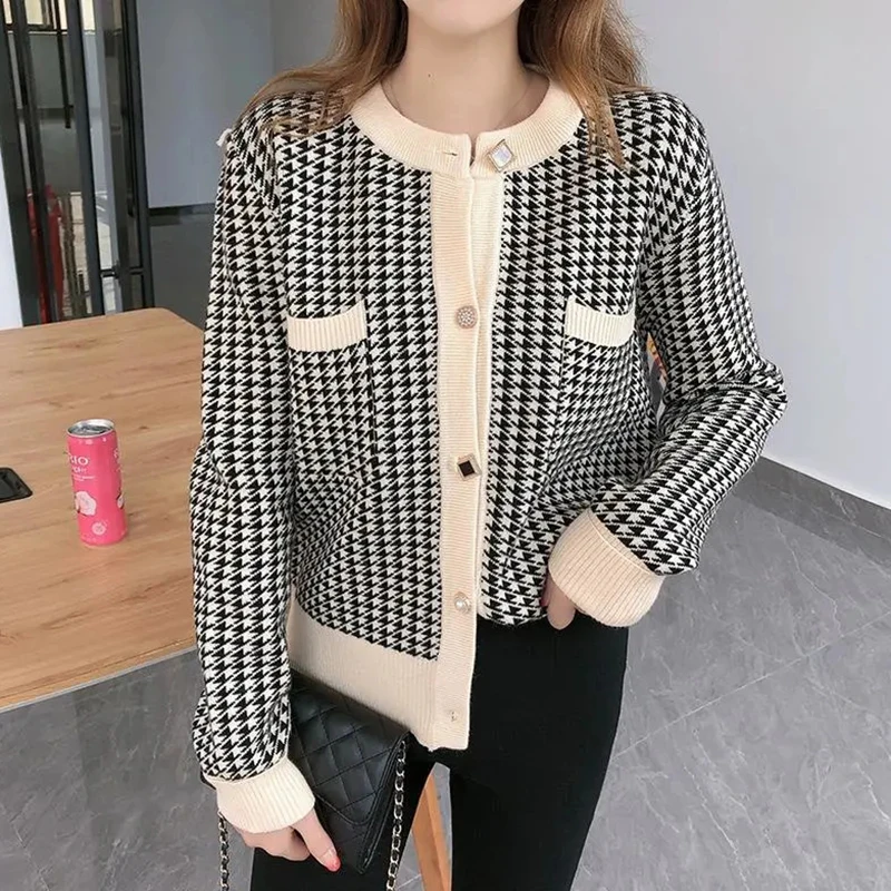 Houndstooth Loose Cardigans Jacket New O-Neck Long Sleeve Sweater Coat Soft Student Knitwear Tops Autumn Winter Short Cardigans
Houndstooth Loose Cardigans Jacket New O-Neck Long Sleeve Sweater Coat Soft Student Knitwear Tops Autumn Winter Short Cardigans