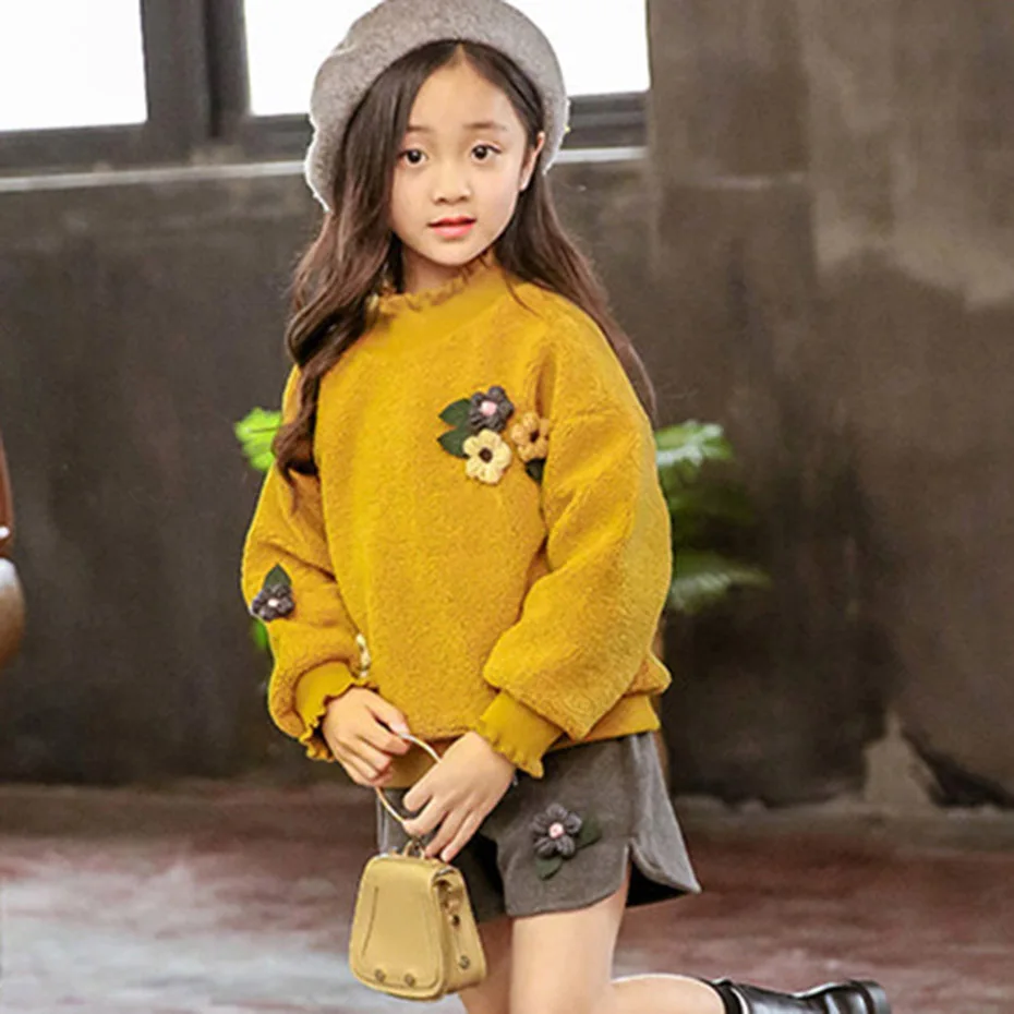 Фото Детская одежда свитер с цветочным рисунком и короткие штаны - купить