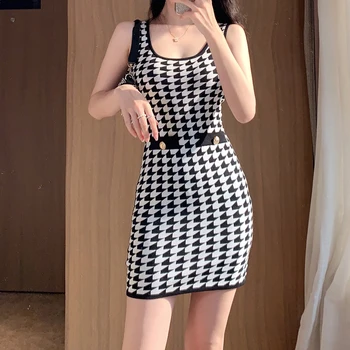 HIGH QUALITY Runway 2020 Stylish Designer Dress Women's Sleeveless Houndstooth Knitting Tank Dress
HIGH QUALITY Runway 2020 Stylish Designer Dress Women's Sleeveless Houndstooth Knitting Tank Dress