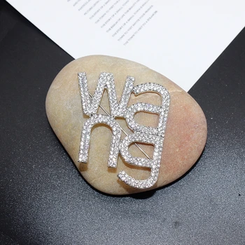 New flash drill English letter Brooch big pin Brooch luxurious quality suit female accessories
New flash drill English letter Brooch big pin Brooch luxurious quality suit female accessories