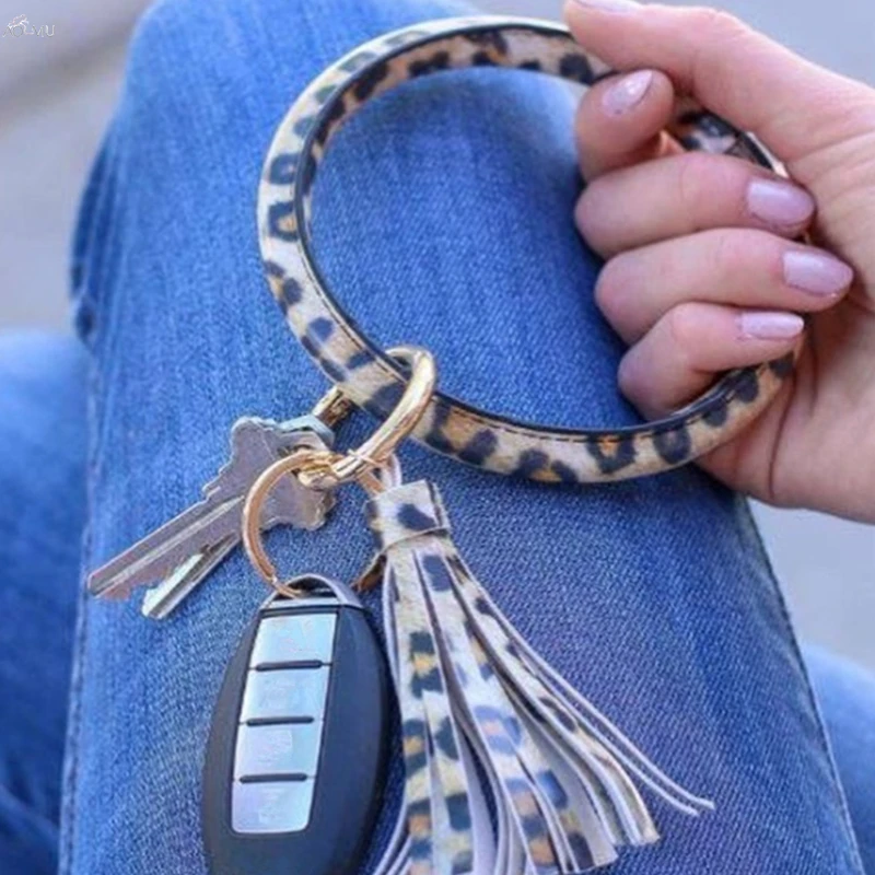AOMU 2019 New Design PU Leather Leopard Tassel Charm Keychain For Women Girl O Key Chain Wrist Strap Keychains
AOMU 2019 New Design PU Leather Leopard Tassel Charm Keychain For Women Girl O Key Chain Wrist Strap Keychains