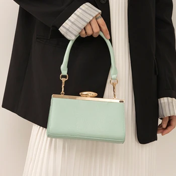 2020 New Fashion Wide Shoulder Strap Top Handle Women Clip Bags Three-dimensional Solid Color Women Shoulder Messenger Bags 2020
2020 New Fashion Wide Shoulder Strap Top Handle Women Clip Bags Three-dimensional Solid Color Women Shoulder Messenger Bags 2020