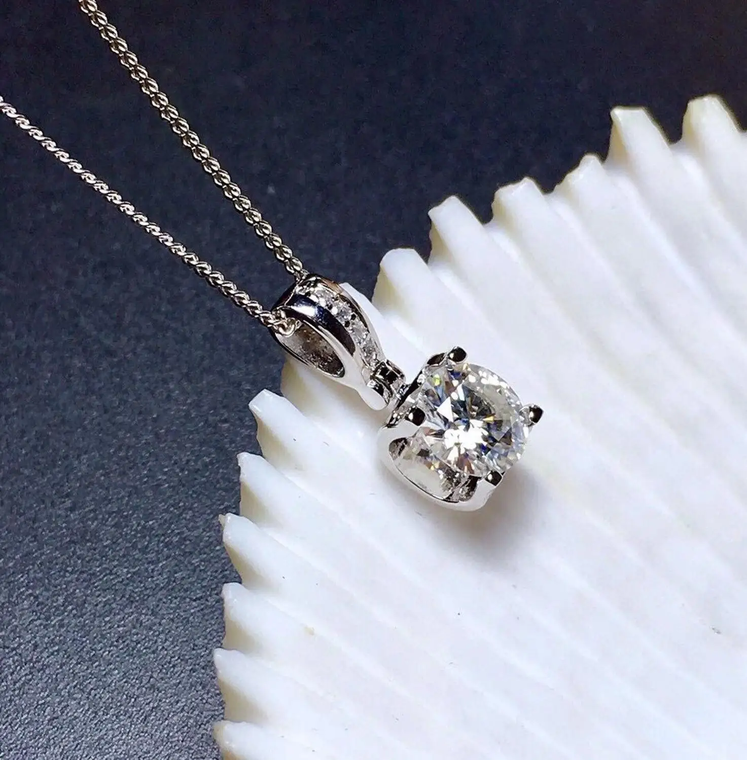 Mosan necklace women's fine 925silver Platinum 1 carat 6.5*6.5mm 45cm pendant square Birthday gift girlfriend gift
Mosan necklace women's fine 925silver Platinum 1 carat 6.5*6.5mm 45cm pendant square Birthday gift girlfriend gift