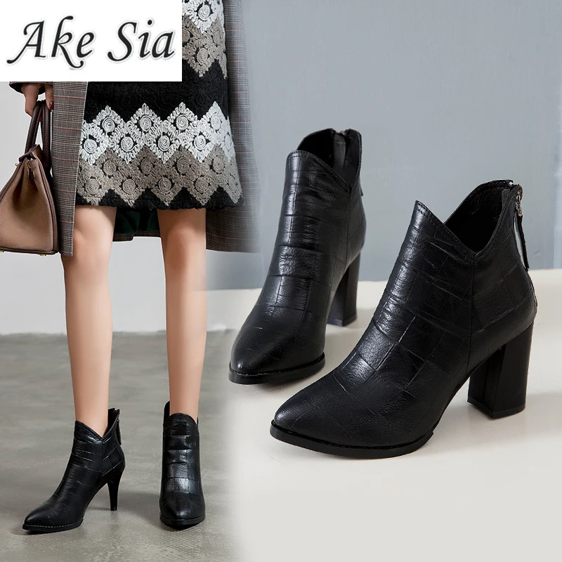 High-heeled boots women's fine with shallow mouth warm boots solid color round head side zipper boots short plush casual boots
High-heeled boots women's fine with shallow mouth warm boots solid color round head side zipper boots short plush casual boots