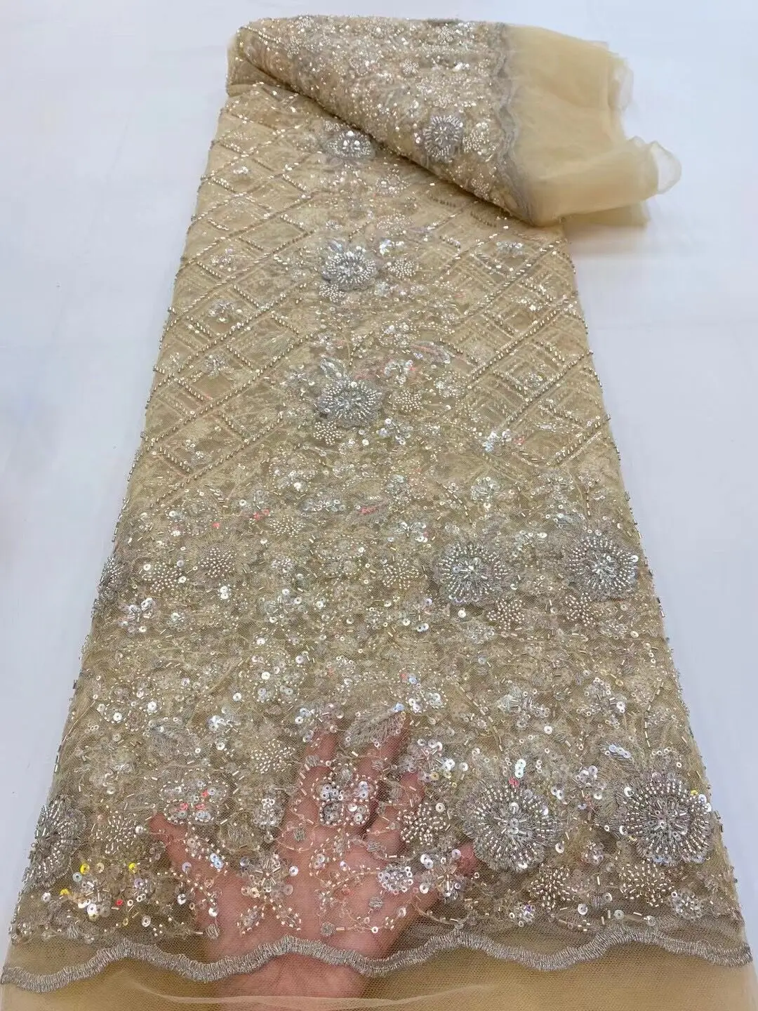 Latest Classic High Quality Elegant Embroidery SYJ-816882 Sequin and beads Tulle Lace Fabric for Wedding Dress
Latest Classic High Quality Elegant Embroidery SYJ-816882 Sequin and beads Tulle Lace Fabric for Wedding Dress