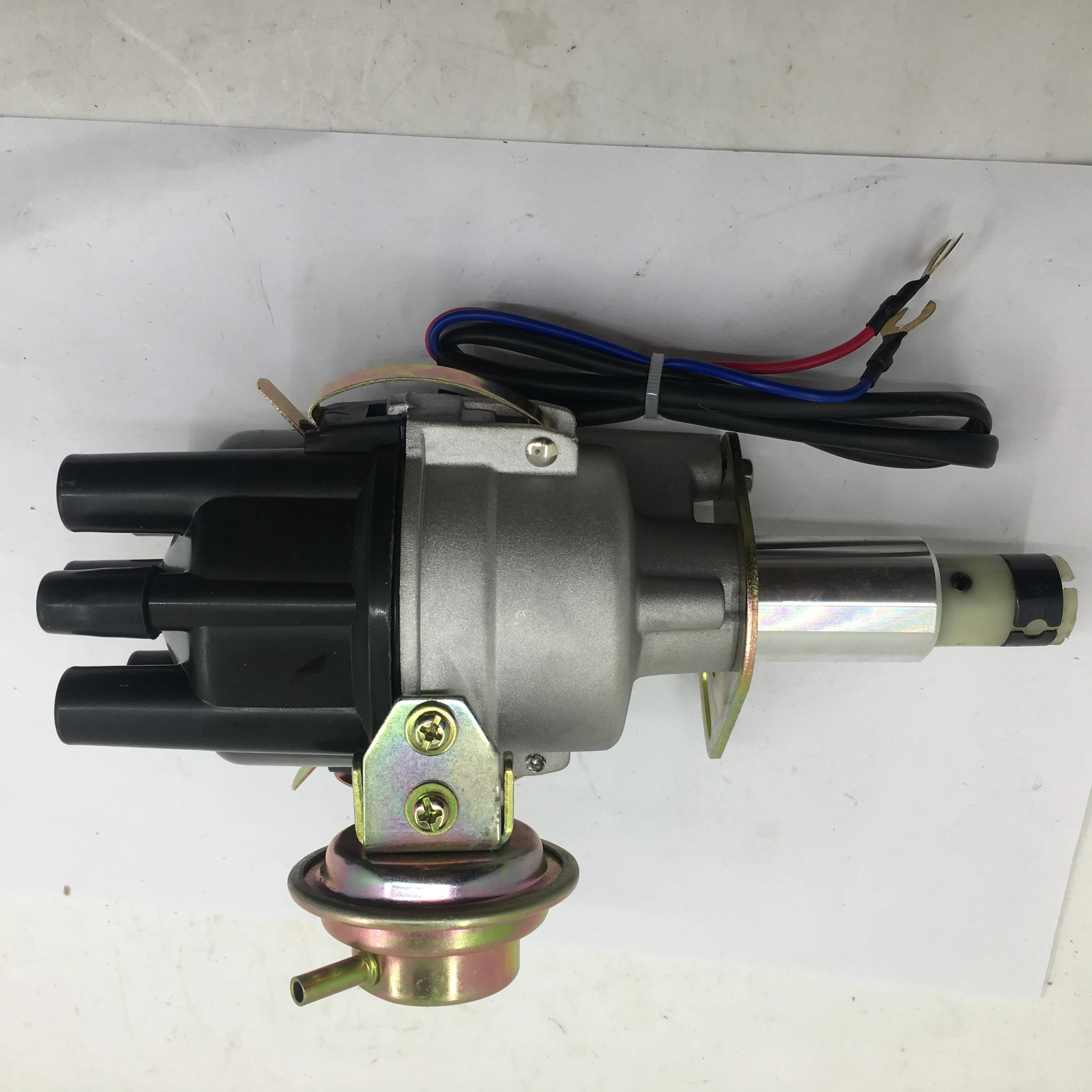 

SherryBerg electrical electronicNew 4-cyl Electronic Distributor for Datsun/Nissan L16 L18 L20B J15 HS-HIT4 free shipping