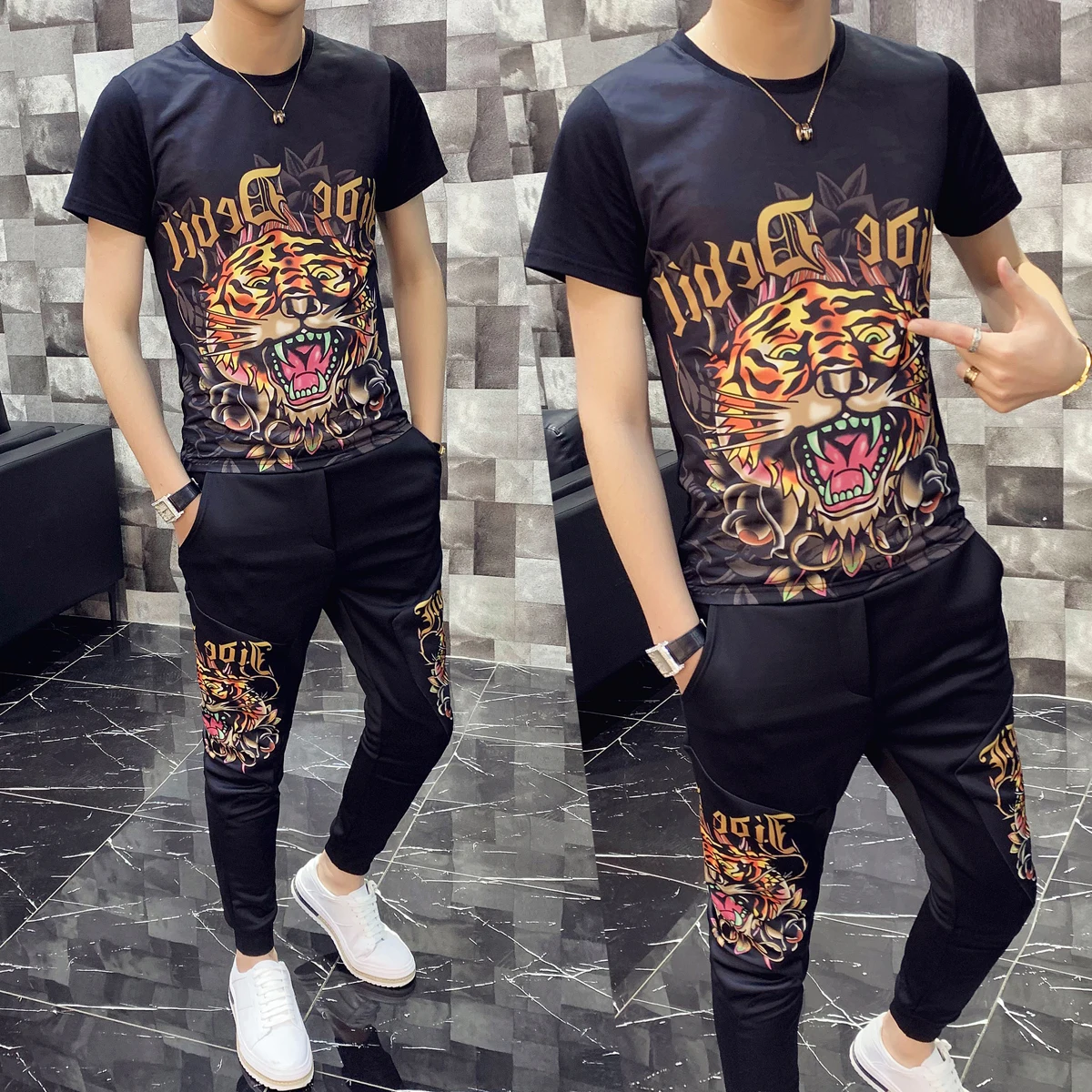 Trainingspak Heren High Quality Tracksuit Top And Pant Print Short Sleeve T Shirt Two Piece Slim Fit Outfits Men Set
Trainingspak Heren High Quality Tracksuit Top And Pant Print Short Sleeve T Shirt Two Piece Slim Fit Outfits Men Set