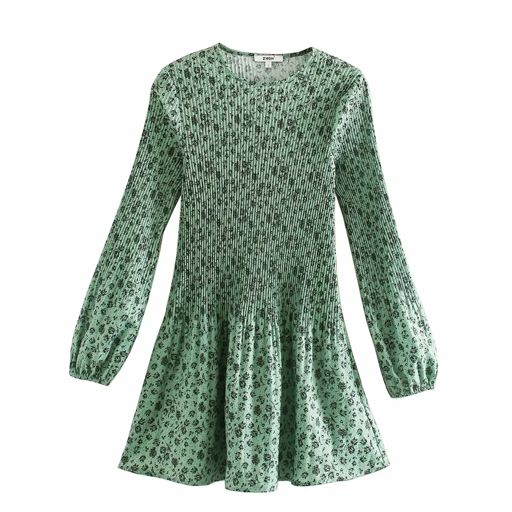 Spring 2020 women's new stradi green Pleated Dress children's small slim age reducing round neck printing short version dress
Spring 2020 women's new stradi green Pleated Dress children's small slim age reducing round neck printing short version dress