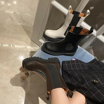 Korean version of square head simple leather boots women's thick heel thick sole 2020 new short boots medium heel women's
Korean version of square head simple leather boots women's thick heel thick sole 2020 new short boots medium heel women's
