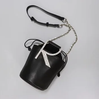 2020 Louis Brand Alphabet Rhinestone Chain Leather Bucket Bag First Layer Leather Handbag Shoulder Diagonal Female Bag Channel V
2020 Louis Brand Alphabet Rhinestone Chain Leather Bucket Bag First Layer Leather Handbag Shoulder Diagonal Female Bag Channel V