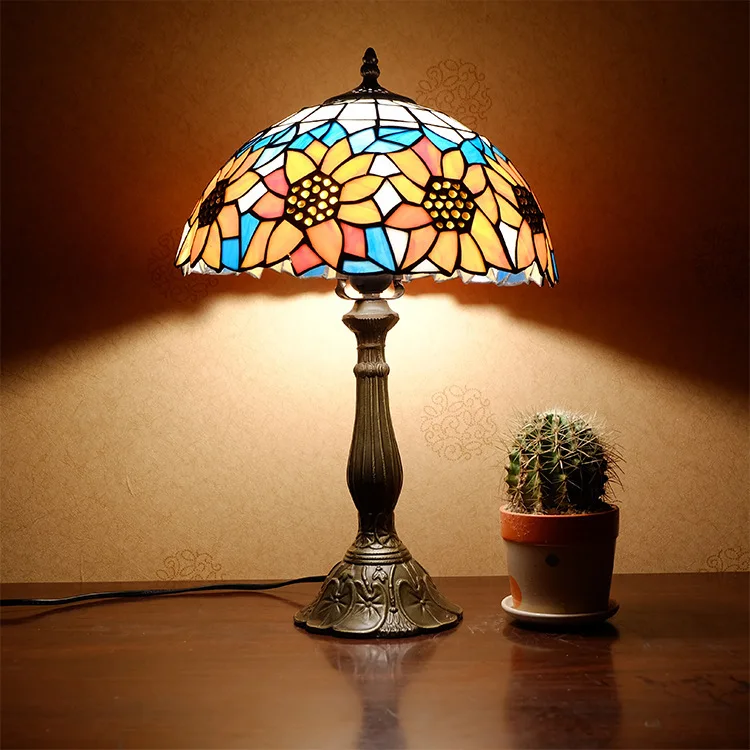Factory direct sales Tiffany countryside romantic sunflower study decoration desk lamp warm bedroom bedside lamp
Factory direct sales Tiffany countryside romantic sunflower study decoration desk lamp warm bedroom bedside lamp