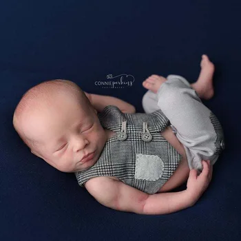 Newborn Photography Props Accessories Little Gentleman Baby Boy Photography costume Baby Photo Props Infant Plaid Vest+Pants Set
Newborn Photography Props Accessories Little Gentleman Baby Boy Photography costume Baby Photo Props Infant Plaid Vest+Pants Set