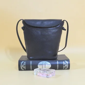 2020 new retro bucket bag female bag summer shoulder diagonal bag handbag solid color large capacity shoulder bag 
2020 new retro bucket bag female bag summer shoulder diagonal bag handbag solid color large capacity shoulder bag