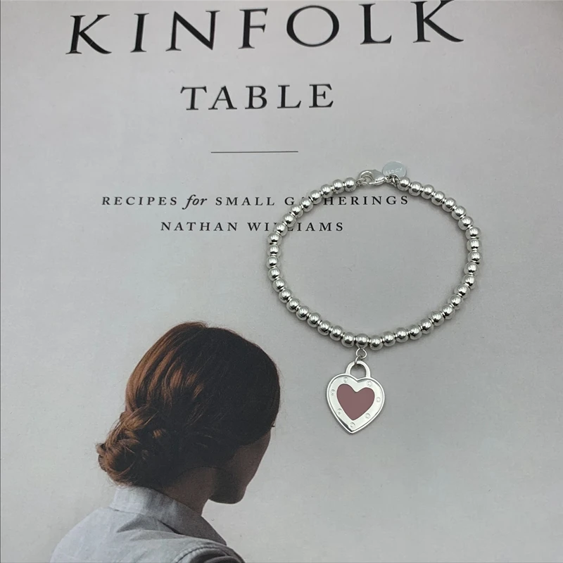 SHINETUNG S925 sterling silver, pink heart-shaped enamel tag 4mm ball bead bracelet, 1: 1 high-end women's jewelry with logo.
SHINETUNG S925 sterling silver, pink heart-shaped enamel tag 4mm ball bead bracelet, 1: 1 high-end women's jewelry with logo.