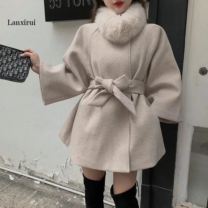 Autumn Winter Coats Women Medium Long Casual Woolen Jacket Overcoats Fashion Fur Collar Elegant Wool Blends Coats Outerwear
Autumn Winter Coats Women Medium Long Casual Woolen Jacket Overcoats Fashion Fur Collar Elegant Wool Blends Coats Outerwear