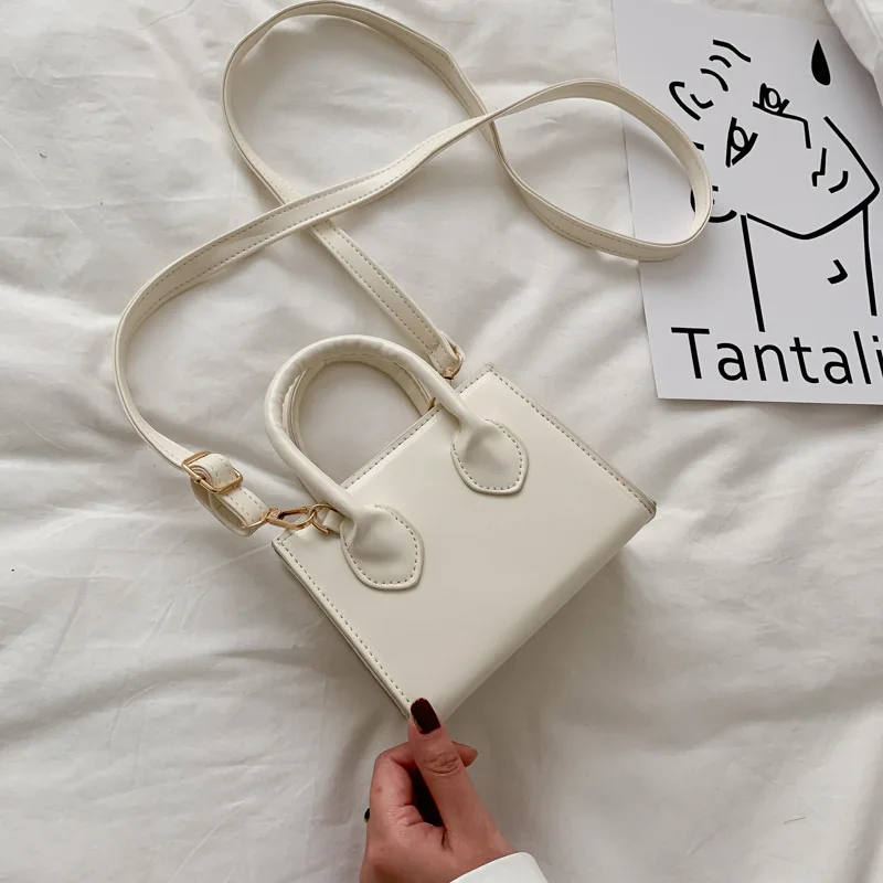 High quality messenger bag women 2020 new Korean version of all-match temperament handbag fashion one-shoulder small square bag
High quality messenger bag women 2020 new Korean version of all-match temperament handbag fashion one-shoulder small square bag