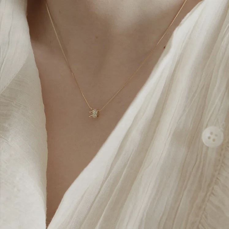 S925 Silver Shine Stereo Crown Necklace Women's Japanese-style Light Luxury Wind Choker Simple Elegant
S925 Silver Shine Stereo Crown Necklace Women's Japanese-style Light Luxury Wind Choker Simple Elegant