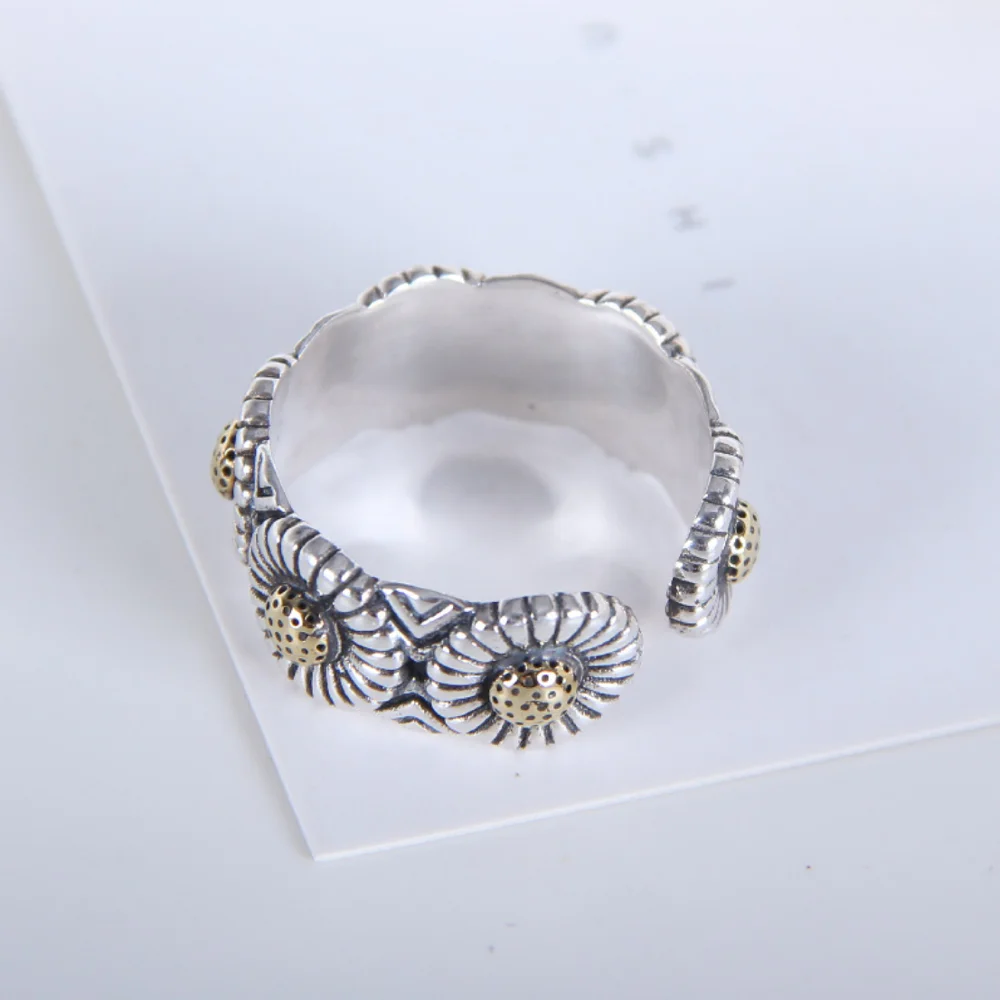 Korean version of s925 sterling silver full circle flower small daisy ring fashion niche design jewelry
Korean version of s925 sterling silver full circle flower small daisy ring fashion niche design jewelry