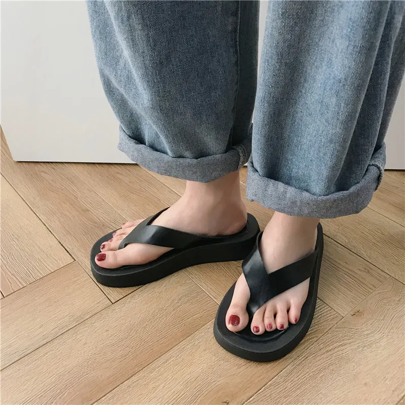 COOTELILI Women Summer Slippers 3cm Heel Fashion Flats Shoes 2021 New Fashion Slippers Non-slip Flats Flip Flops Flat 35-40
COOTELILI Women Summer Slippers 3cm Heel Fashion Flats Shoes 2021 New Fashion Slippers Non-slip Flats Flip Flops Flat 35-40