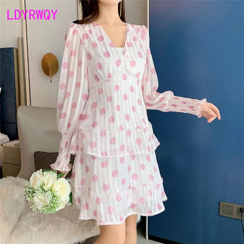 2019 early autumn new V-neck temperament was thin puff sleeves dot print long-sleeved chiffon dress female
2019 early autumn new V-neck temperament was thin puff sleeves dot print long-sleeved chiffon dress female