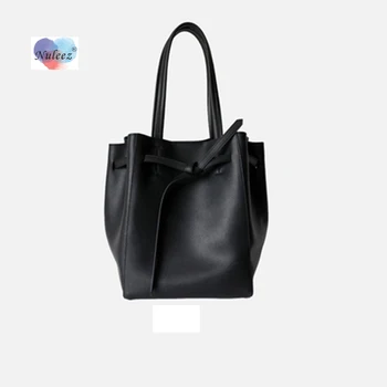 Nuleez big tote bag women cowhide leather C luxury Italy trans-mutative fashion bag shopping and travelling
Nuleez big tote bag women cowhide leather C luxury Italy trans-mutative fashion bag shopping and travelling