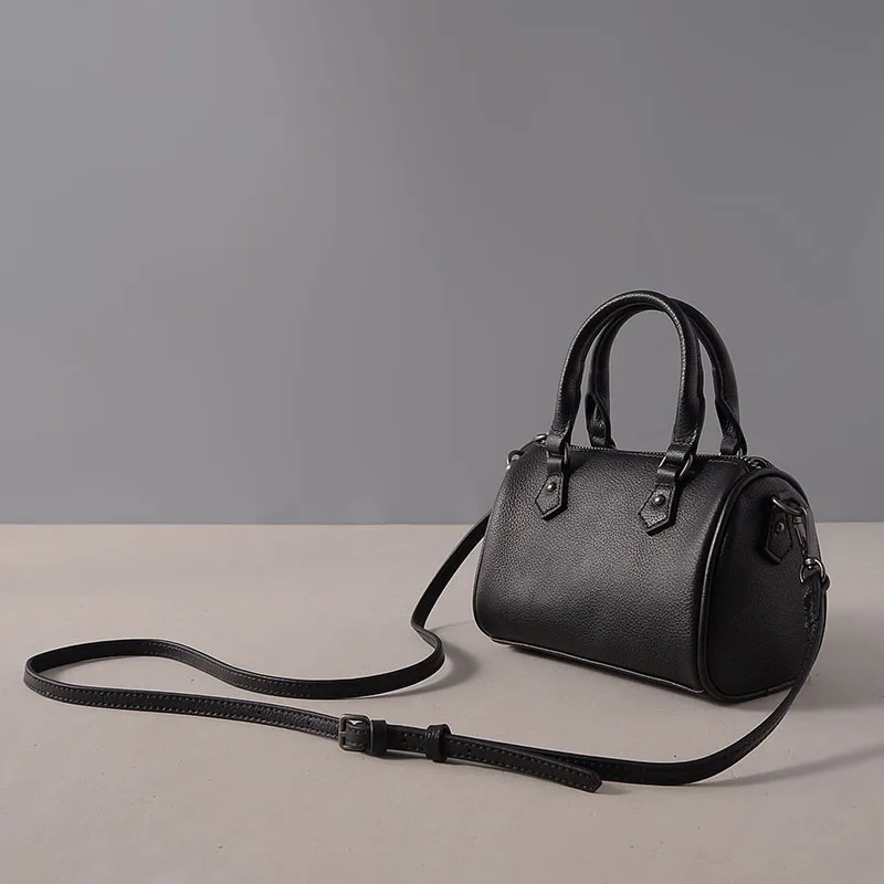 2019 Genuine Leather Woman Package Concise Cowhide Packet Portable Oblique Satchel
2019 Genuine Leather Woman Package Concise Cowhide Packet Portable Oblique Satchel