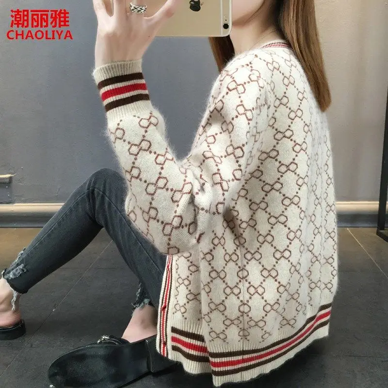 Sweater cardigan women's autumn dress 2020 new early autumn sweater coat loose Korean style versatile student
Sweater cardigan women's autumn dress 2020 new early autumn sweater coat loose Korean style versatile student