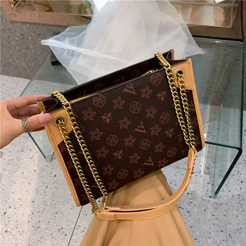 2020 New Fashion One-Shoulder Messenger Chain Bags Lady Simple Purses and Handbags Luxury Louis Brand Tote Bag Wallet on Chain 
2020 New Fashion One-Shoulder Messenger Chain Bags Lady Simple Purses and Handbags Luxury Louis Brand Tote Bag Wallet on Chain